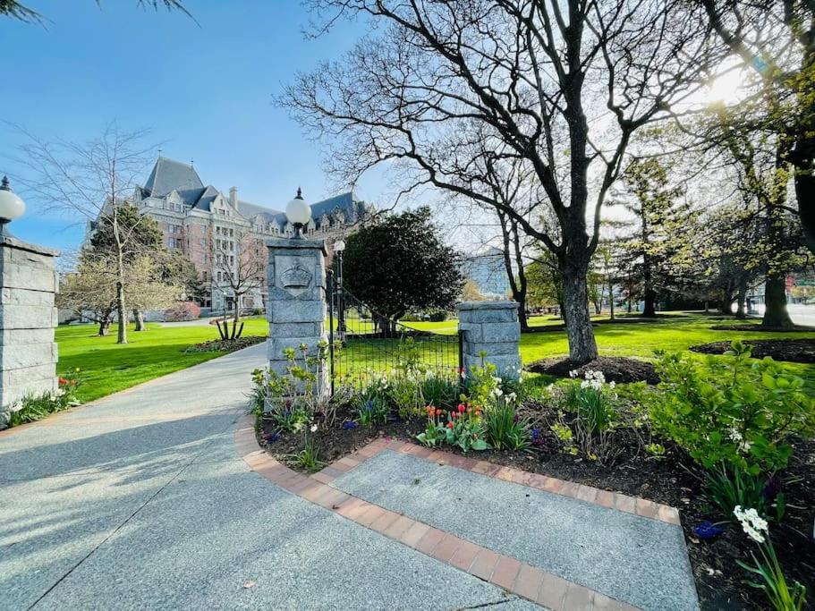 Waterfalls Hotel Victoria Bagian luar foto