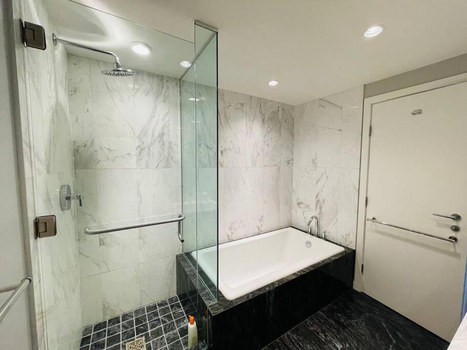 Waterfalls Hotel Victoria Bagian luar foto