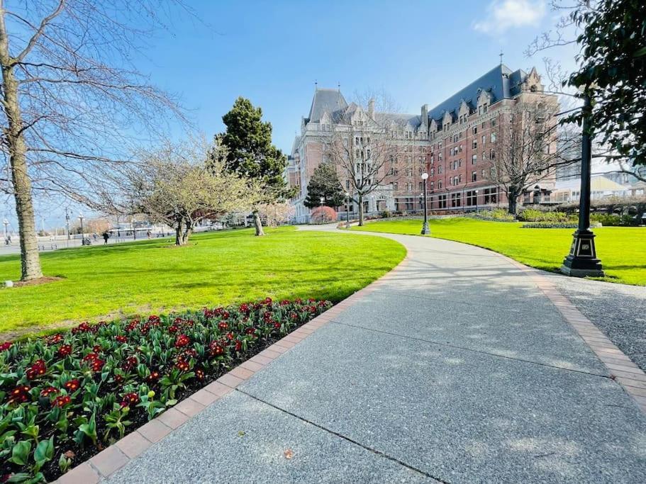 Waterfalls Hotel Victoria Bagian luar foto